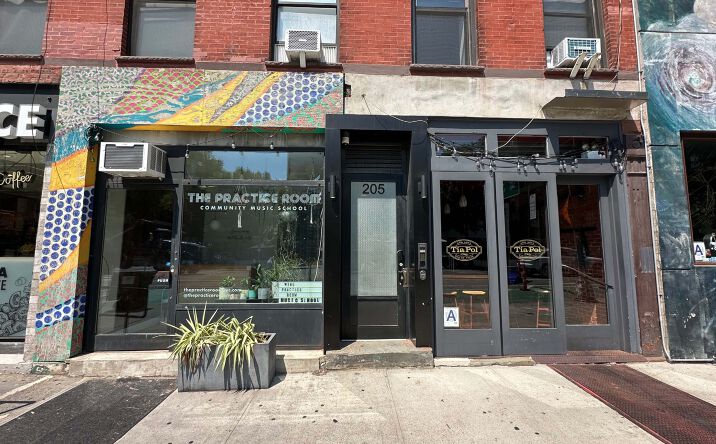 Pictures of Retail property located at 205 10th Ave, New York, NY 10011 for lease - image #1