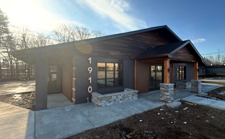 Pictures of Office, Retail, Restaurant property located at 1910 Calumet Avenue, Valparaiso, IN 46383 for lease - image #1