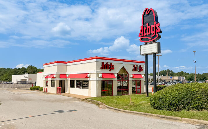 Pictures of Retail, Restaurant property located at 2138 MS-15, Laurel, MS 39440 for lease - image #1