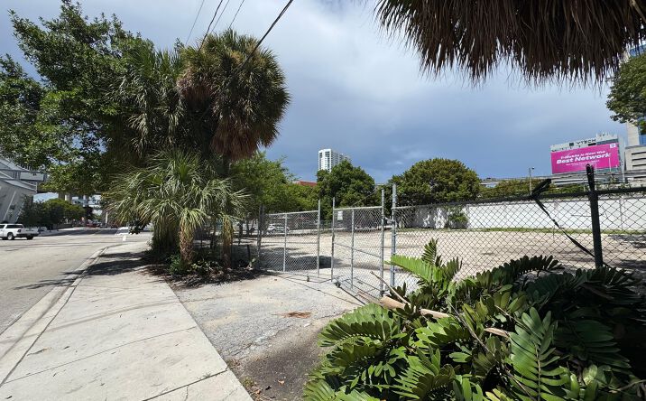 Pictures of Land property located at 201 SW 2nd Ave, Miami, FL 33130 for lease - image #1
