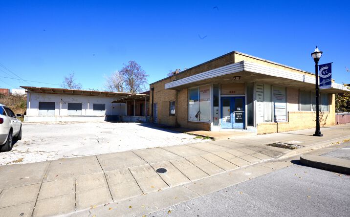 Pictures of Retail, Industrial property located at 425 W Commercial St, Springfield, MO 65803 for lease - image #1