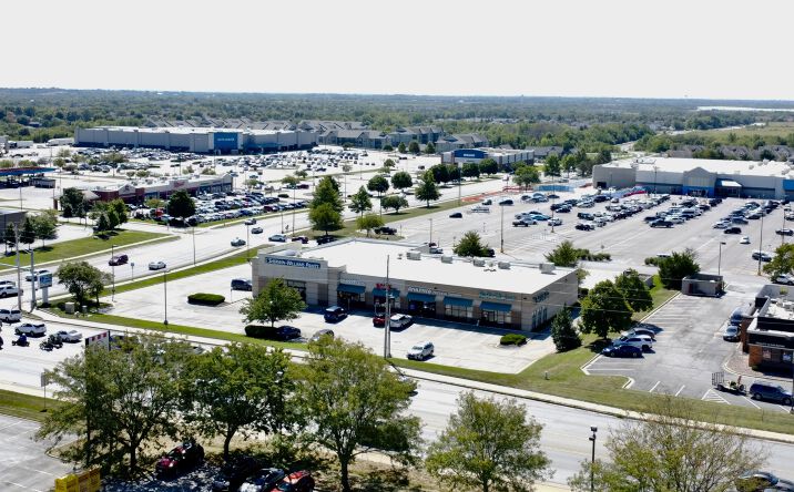 Pictures of Retail property located at 2007 W Foxwood Dr, Raymore, MO 64083 for lease - image #1
