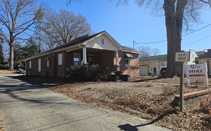 Pictures of Retail, Office property located at 606 S Chestnut St, Gastonia, NC 28054 for lease - image #1
