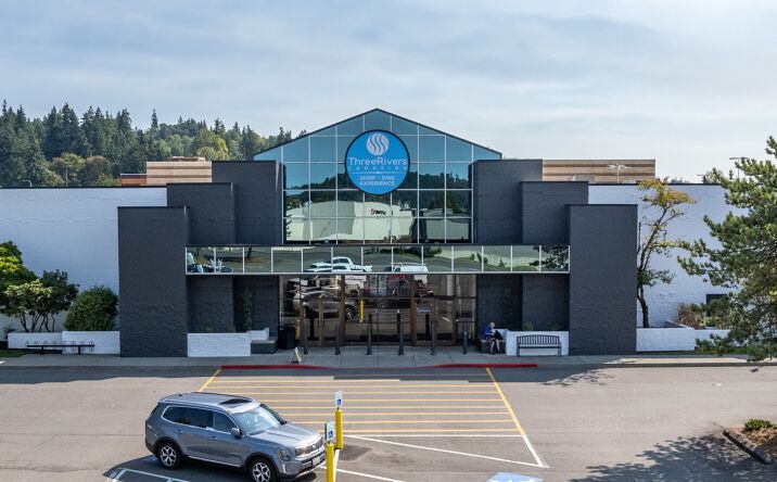 Pictures of Retail property located at 351 Three Rivers Dr, Kelso, WA 98626 for lease - image #1