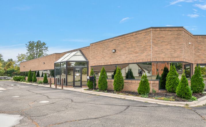 Pictures of Office property located at 33830 Harper Ave, Clinton, MI 48035 for lease - image #1