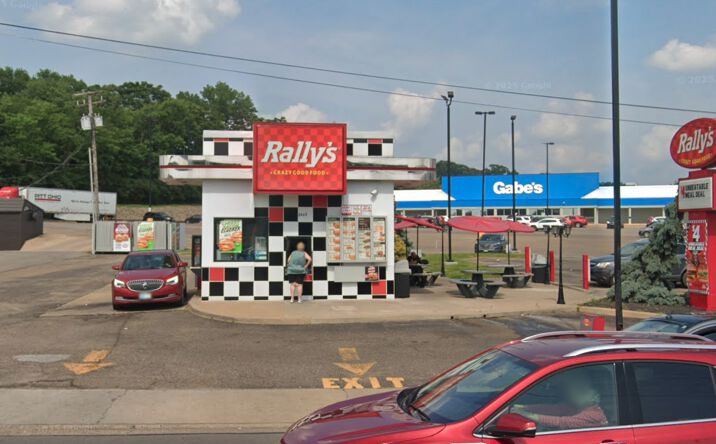 Pictures of Retail, Restaurant property located at 3050 Maple Ave, Zanesville, OH 43701 for lease - image #1