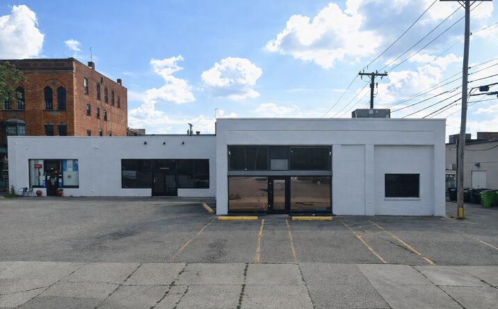 Pictures of Retail, Office, Restaurant property located at 316-318 N Wooster Ave, Dover, OH 44622 for lease - image #1