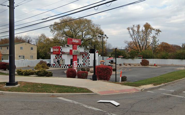 Pictures of Retail, Restaurant property located at 700 Georgesville Rd, Columbus, OH 43228 for lease - image #1