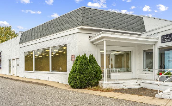 Pictures of Retail property located at 53 The Cir, East Hampton, NY 11937 for lease - image #1