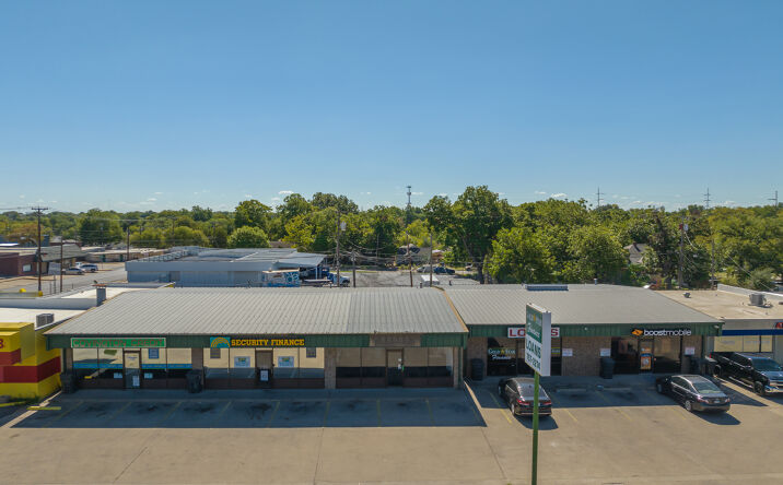 Pictures of Retail property located at 2506 and 2510 W Waco Dr, Waco, TX 76710 for lease - image #1