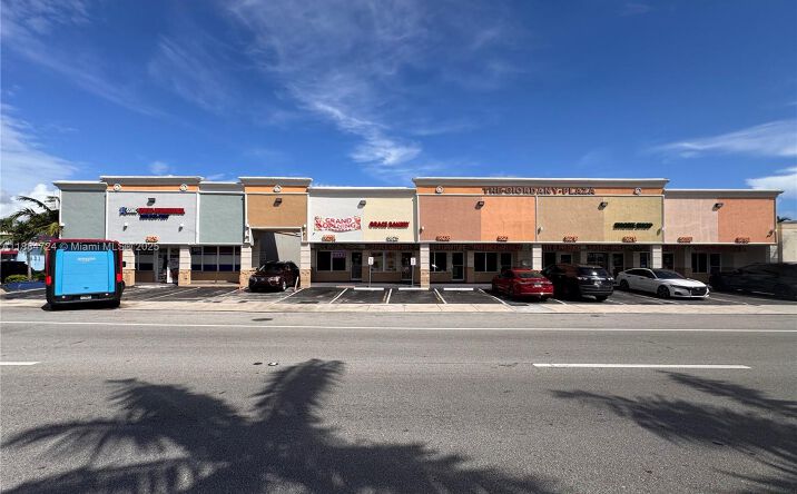 Pictures of Retail property located at 5829 W Hallandale Beach Blvd # 5821B, West Park, FL 33023 for lease - image #1