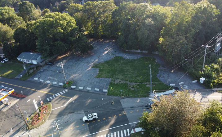 Pictures of Land property located at 192 E Main St, Clinton, CT 06413 for lease - image #1