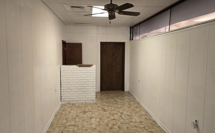 Pictures of Retail, Office, Special Purpose property located at 1104 Stumpf Blvd, Gretna, LA 70053 for lease - image #1