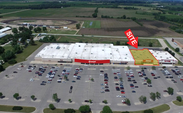 Pictures of Retail property located at 3440 4th St SW, Mason City, IA 50401 for lease - image #1