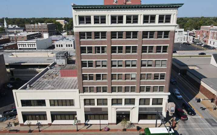 Pictures of Retail, Office, Restaurant property located at 402 S Main St, Joplin, MO 64801 for lease - image #1