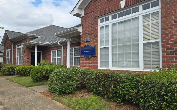 Pictures of Office property located at 416 Pirkle Ferry Rd, Cumming, GA 30040 for lease - image #1
