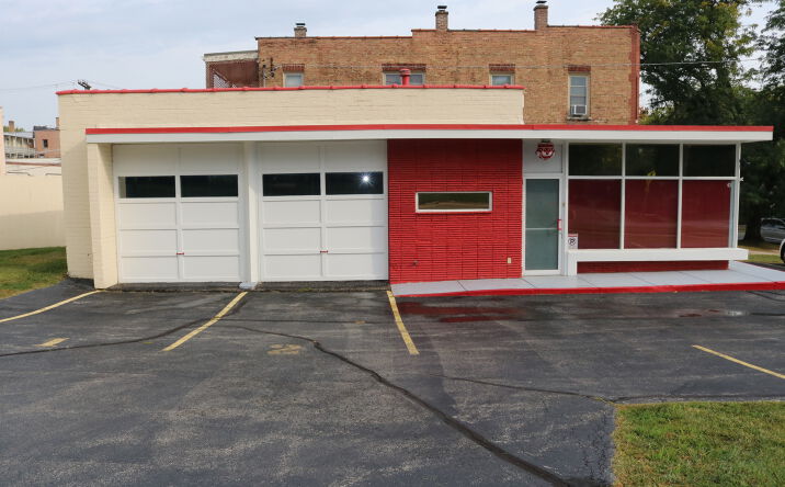 Pictures of Office property located at 129 E SOUTH Street, Woodstock, IL 60098 for lease - image #1