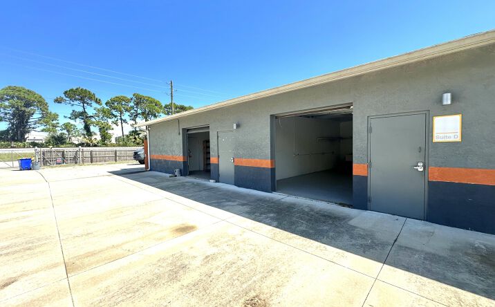 Pictures of Industrial, Retail, Office property located at 2724 Hibiscus Drive D, Edgewater, FL 32141 for lease - image #1