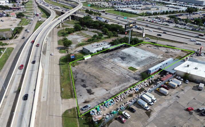 Pictures of Land property located at 7998 N Fwy Service Rd, Houston, TX 77037 for lease - image #1
