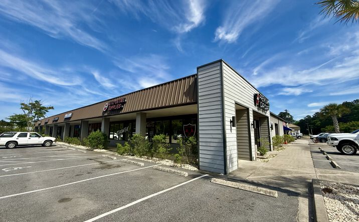 Pictures of Retail property located at 2885 W 5th N St, Summerville, SC 29483 for lease - image #1