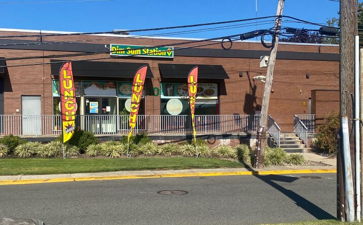Pictures of Retail, Restaurant property located at 10 Meadowlands Pkwy, Secaucus, NJ 07094 for lease - image #1
