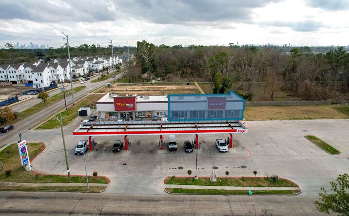 Pictures of Retail, Restaurant property located at 1183 W Tidwell Rd, Houston, TX 77091 for lease - image #1