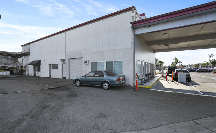 Pictures of Retail, Industrial, Special Purpose property located at 19232 Beach Blvd, Huntington Beach, CA 92648 for lease - image #1