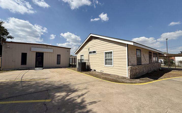 Pictures of Office, Industrial property located at 2013 Blalock Rd, Houston, TX 77080 for lease - image #1