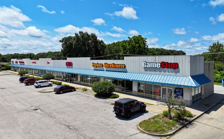 Pictures of Retail, Office, Restaurant property located at 2719 Emerson Dr, Elkhart, IN 46514 for lease - image #1