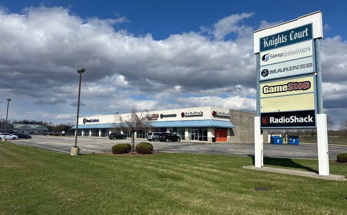 Pictures of Retail, Office, Restaurant property located at 2513 E North St, Kendallville, IN 46755 for lease - image #1