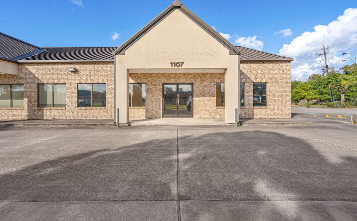 Pictures of Office property located at 1107 Fairmont Pkwy, Pasadena, TX 77504 for lease - image #1
