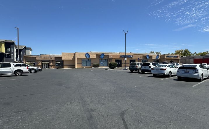 Pictures of Retail property located at 5005 Stockton Blvd, Sacramento, CA 95820 for lease - image #1
