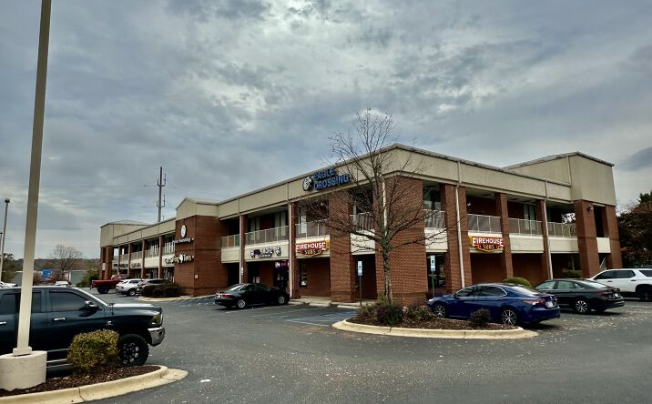 Pictures of Retail, Office, Restaurant property located at 1907 S College St, Auburn, AL 36830 for lease - image #1