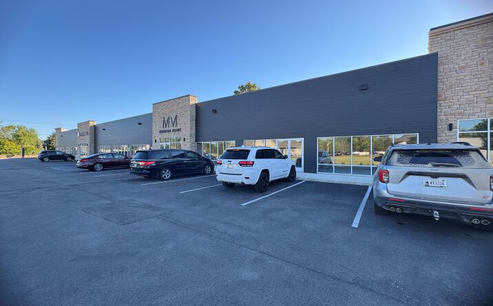 Pictures of Retail, Office property located at 9307 Illinois Rd, Fort Wayne, IN 46804 for lease - image #1