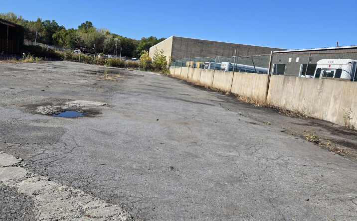 Pictures of Land property located at 126 Industrial Loop E, STATEN ISLAND, NY 10309 for lease - image #1