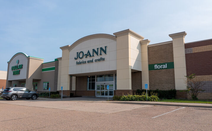 Pictures of Retail property located at 4120 Dean Lakes Blvd, Shakopee, MN 55379 for lease - image #1