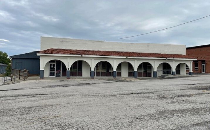 Pictures of Retail property located at 2715 N Belt Hwy, St Joseph, MO 64506 for lease - image #1