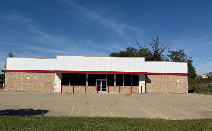 Pictures of Retail property located at 10255 Dixie Hwy, Florence, KY 41042 for lease - image #1