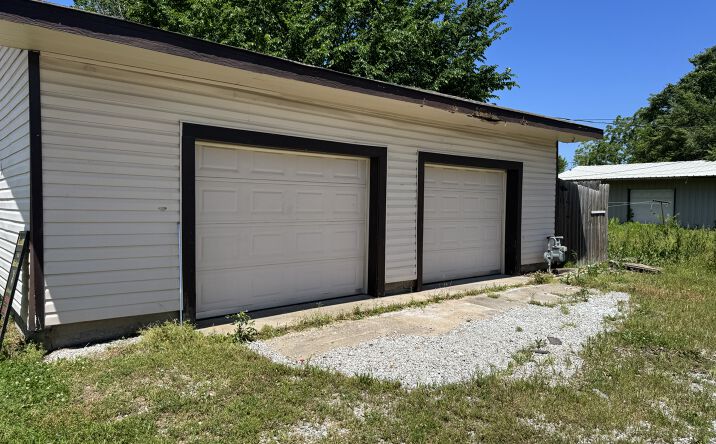 Pictures of Retail, Industrial, Special Purpose property located at 1012 W Hensley Blvd, Bartlesville, OK 74003 for lease - image #1