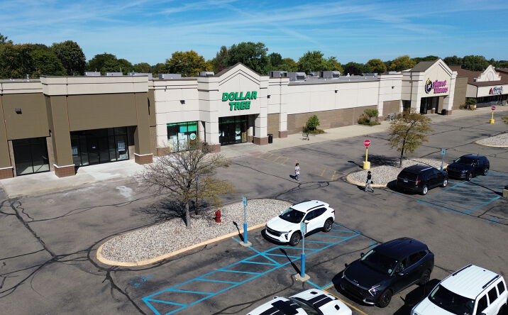 Pictures of Retail, Office, Restaurant property located at 13233 15 Mile Rd, Sterling Heights, MI 48312 for lease - image #1