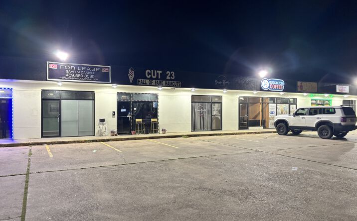 Pictures of Retail property located at 432 S 17th St, West Columbia, TX 77486 for lease - image #1
