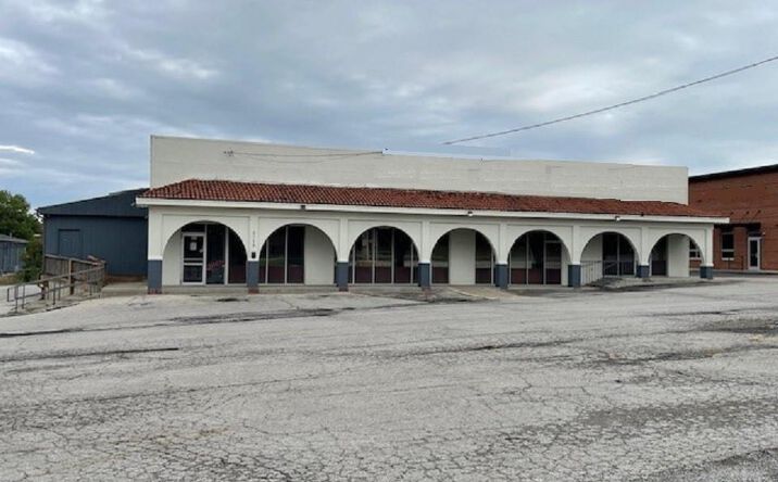 Pictures of Retail property located at 2715 N Belt Highway, St Joseph, MO 64506 for lease - image #1