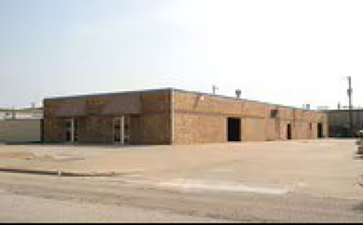 Pictures of Industrial property located at 411 W. Fork Dr., 407 W. Fork Dr. and 400 Dodson Lake Dr., Arlington, TX 76012 for lease - image #1