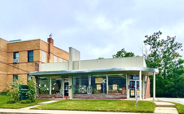 Pictures of Retail property located at 9120 Lackland Rd, Overland, MO 63114 for lease - image #1