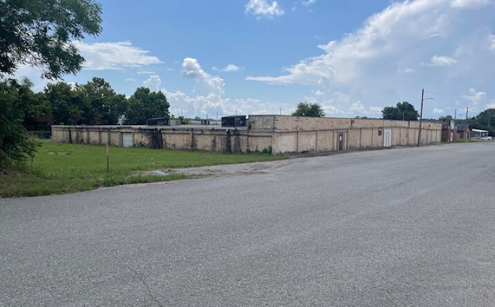 Pictures of Retail, Industrial, Restaurant property located at 104 8th St S, Clanton, AL 35045 for lease - image #1