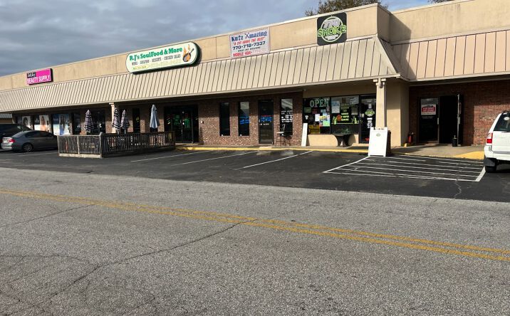 Pictures of Retail, Office, Restaurant property located at 230 N Hammond Dr, Monroe, GA 30655 for lease - image #1