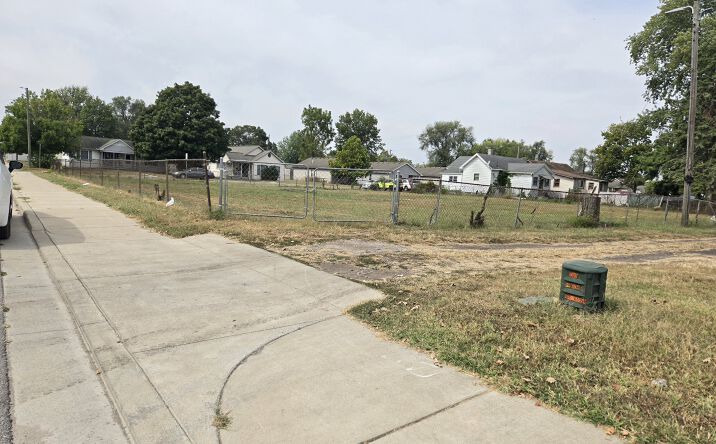 Pictures of Land property located at 1418 S 14th St, Terre Haute, IN 47802 for lease - image #1