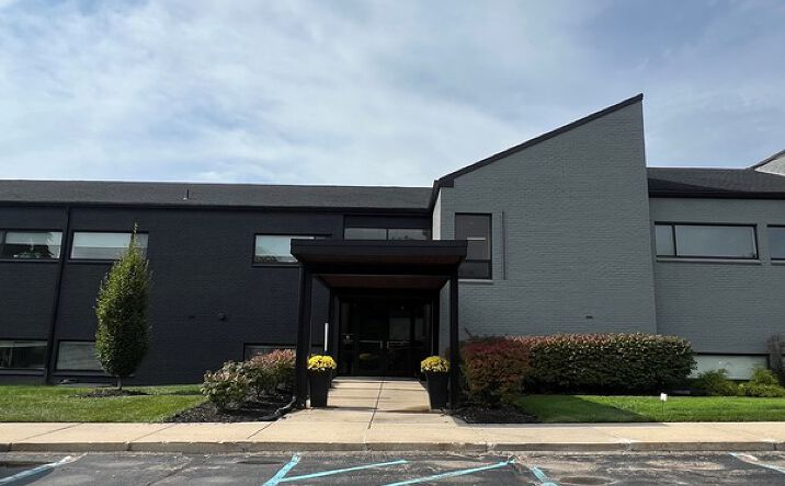 Pictures of Office property located at 43700 Woodward Ave, Bloomfield Hills, MI 48302 for lease - image #1