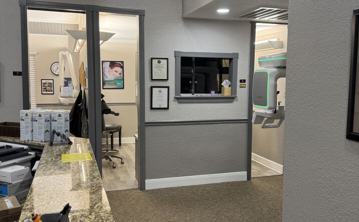 Pictures of Office property located at 2095 W Main St, League City, TX 77573 for lease - image #1