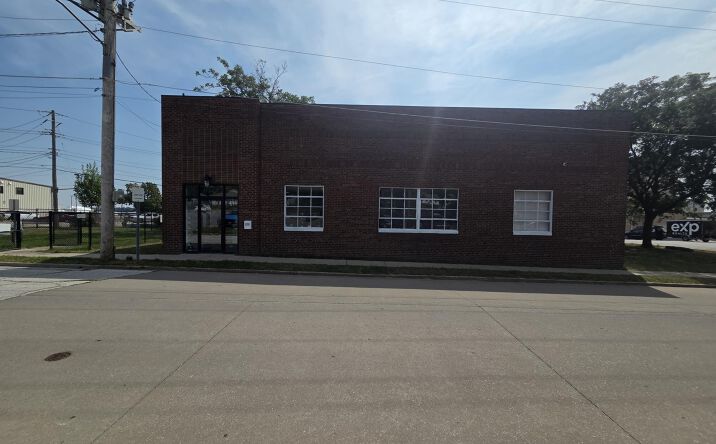Pictures of Industrial property located at 819 ISABEL BLOOM Way, Davenport, IA 52803 for lease - image #1
